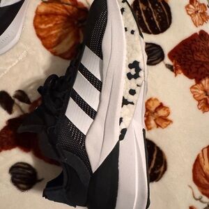Adidas Avryn_X Sneaker Black And White Women's size 9.5
